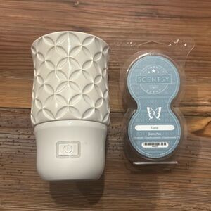 Scentsy pod diffuser and Luna pods.